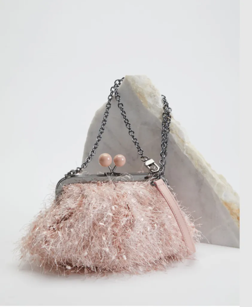 Le mini sac du soir Pasticcino à plumes de WeekEnd MaxMara chez Sacha à Ménerbes
