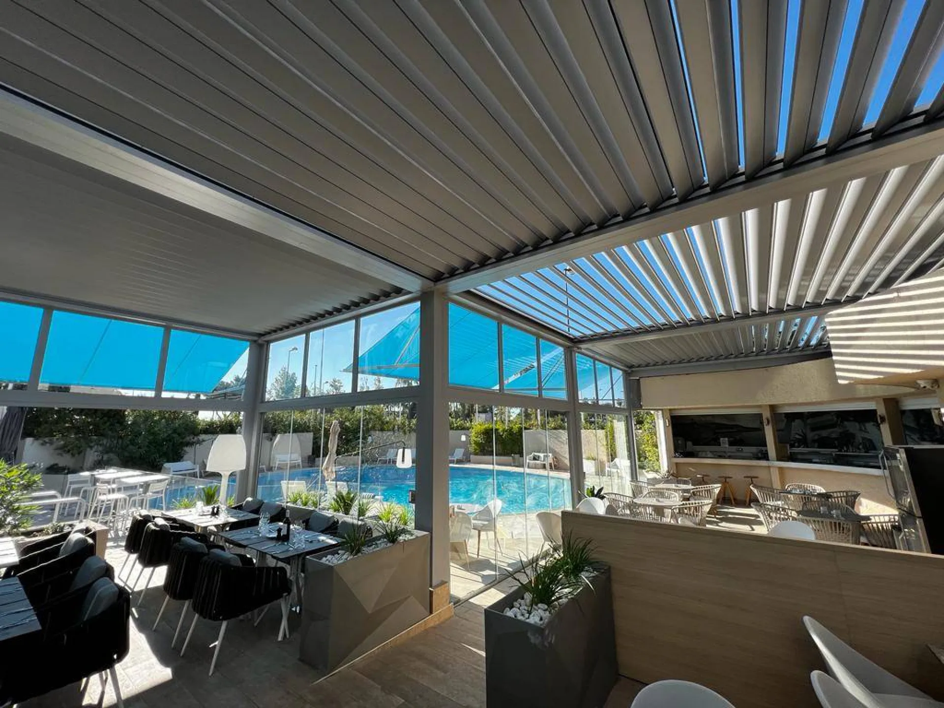 Installation de pergolas pour restaurant à Nice 06