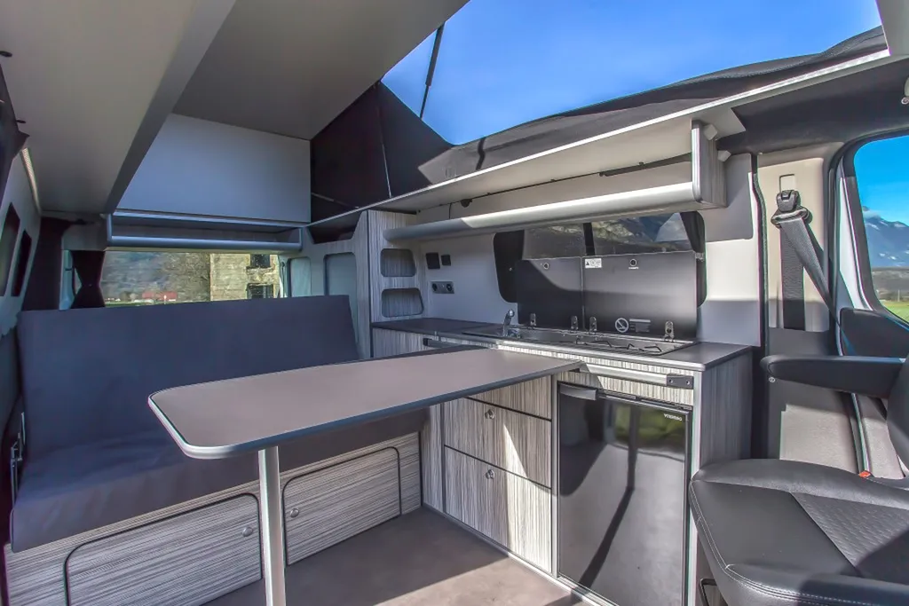 Entreprise spécialisée en aménagement intérieur sur-mesure d'un Ford Transit Custom L2H1 à Lyon et dans le Rhône
