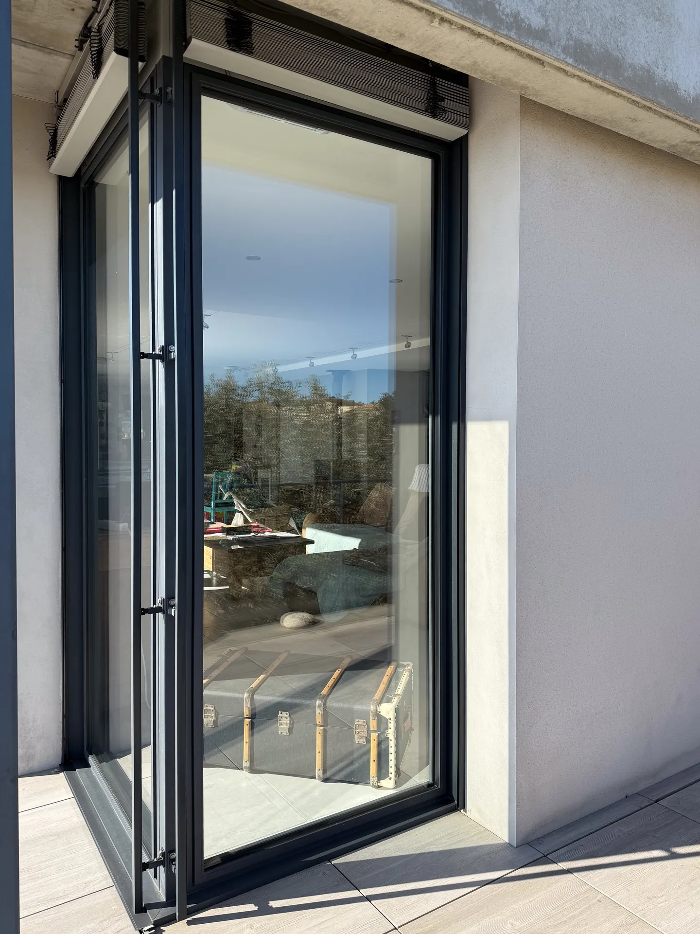 Menuiseries aluminium sur mesure avec BSO orientables : une réalisation RG Aluminium pensée pour la lumière et l’ouvertur