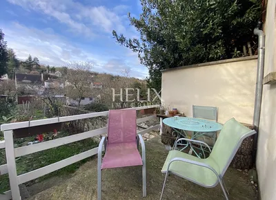 Exclusivité Le Pecq (quartier Cité) – Charmante maison meublée 2 pièces avec mezzanine, terrasse et jardin partagé
