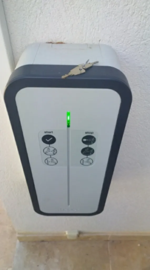 Installation d'une borde de recharge Hager Au Beausset par Provence Energie Solaire Services 