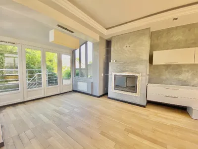 En exclusivité maison à vendre à Nanterre, charmante maison des années 1930 de 170 m2 avec 5 chambres, jardin, garage et toit terrasse