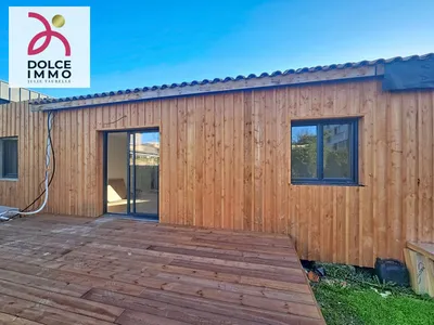 Cuisine ouverte aménagée et équipée, pensée pour une vie conviviale. Maison prête à habiter à Caudéran Primrose.