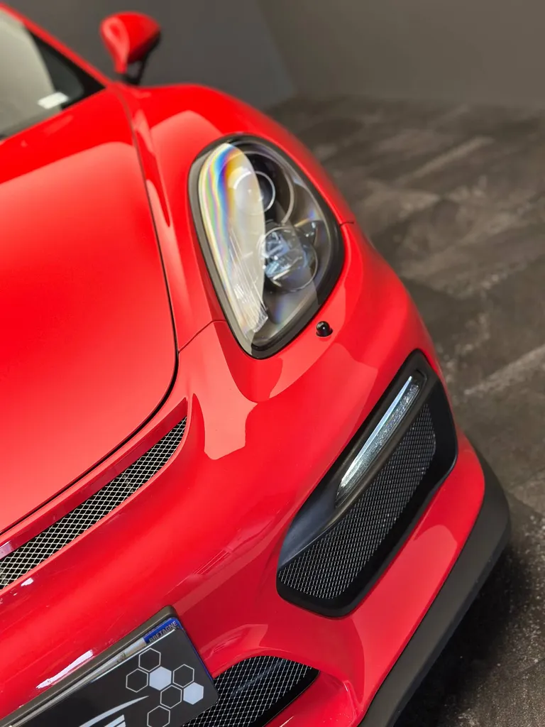 Lustrage brillance sur une Porsche 981 Cayman GT4 proche Le Mans (72)