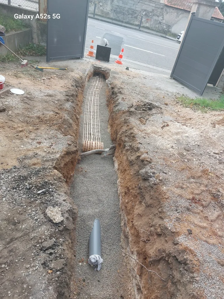 Réalisation d'un assainissement tout à l'égout sur Marseille dans les Bouches-du-Rhône. 