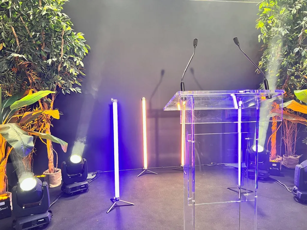 pupitre en plexiglass pour conférence au havre