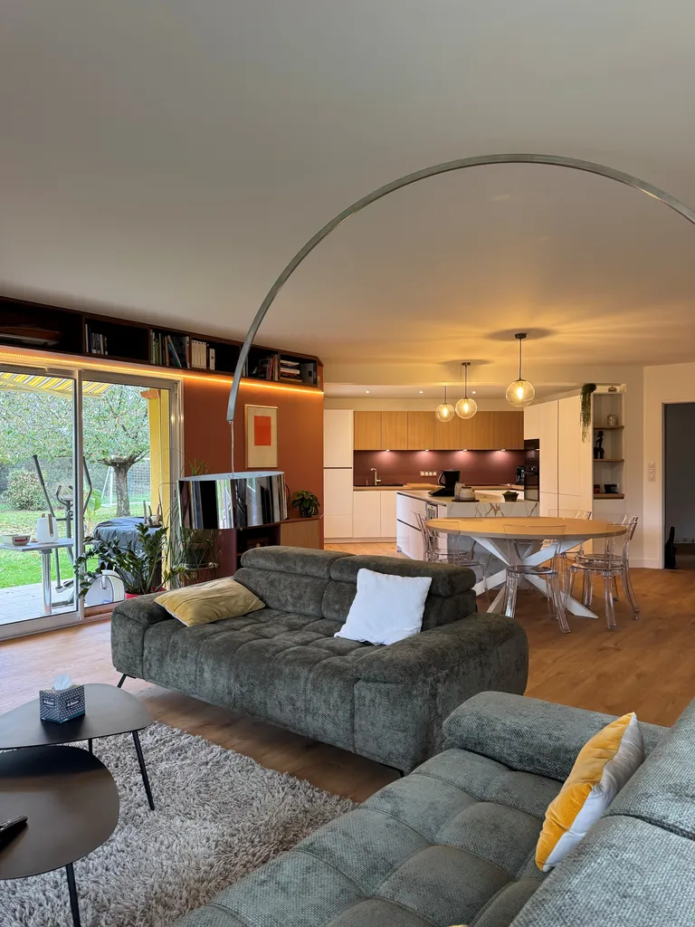 Cuisine élégante et harmonieuse : design haut de gamme au coeur de l'espace de vie