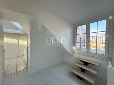 Vue Tour Eiffel centre ville à Saint Germain en Laye, magnifique appartement agrémenté d'une terrasse 