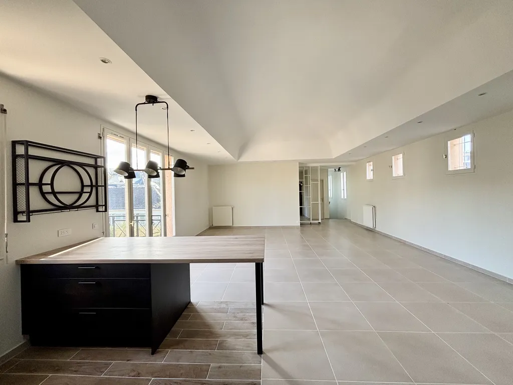 Vivre à Versailles dans un superbe appartement lumineux de 122 m² avec jardin privatif à 200 mètres du Château de Versailles