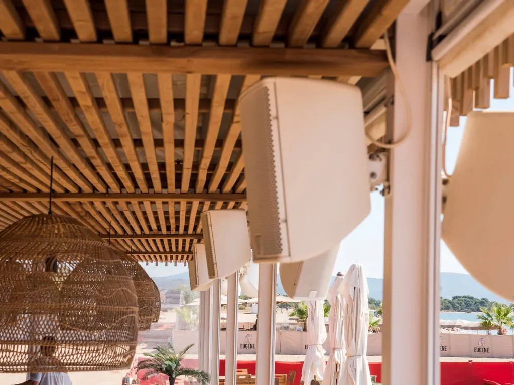 Installation sonorisation au restaurant le SAO PRAIA à Hyères Var 83