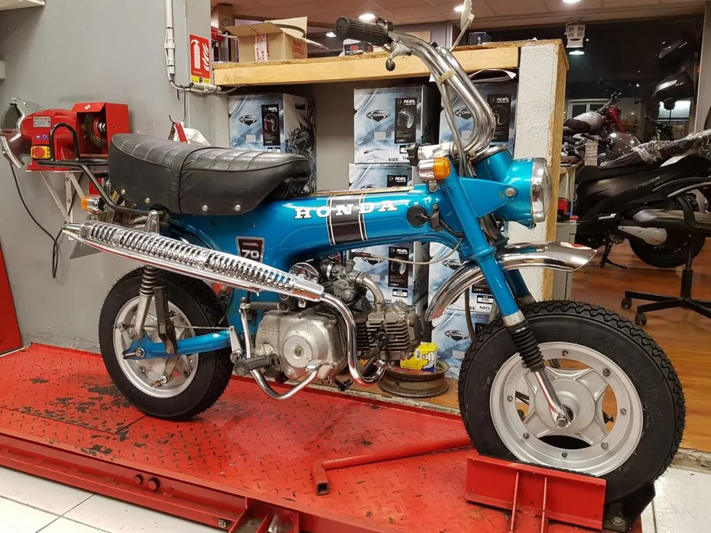 HONDA DAX ST 70 BANDOL