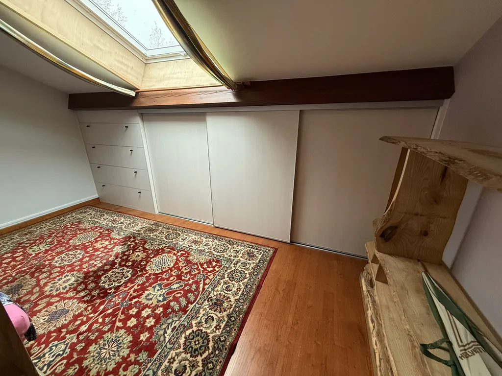 Fabrication et pose de placards sous pente sur mesure avec portes coulissantes dans les landes - LACOSTE AGENCEMENT