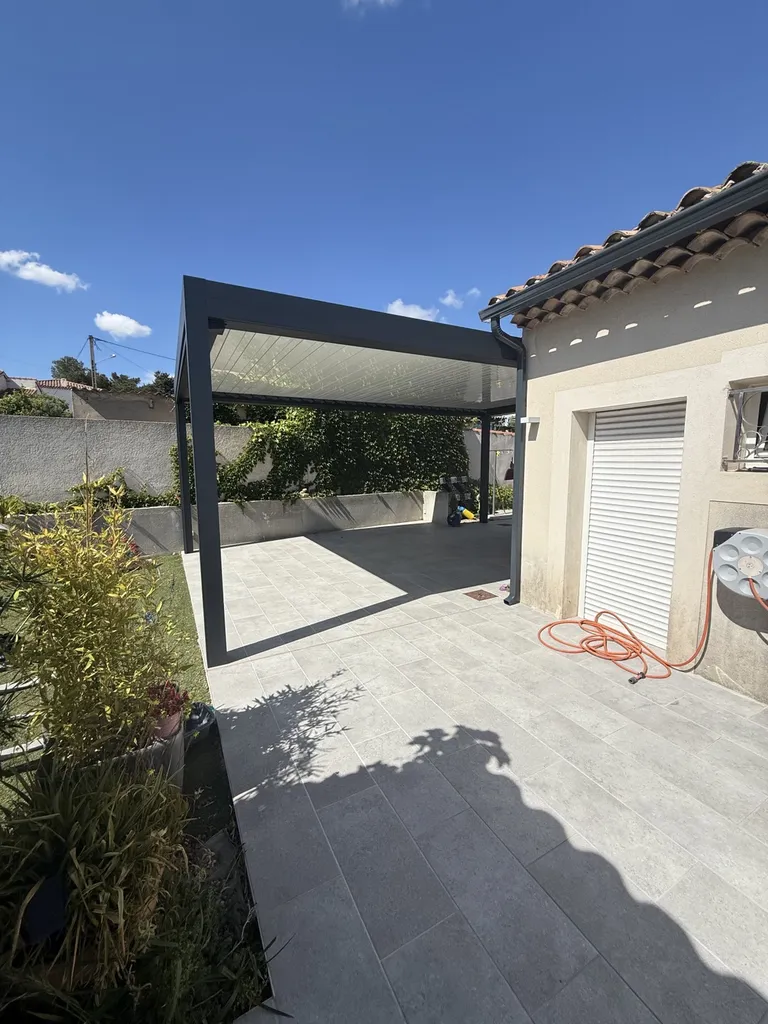 Mise en place d'une pergola Bioclimatiques Marquises Open XXL sur Carry le Rouet