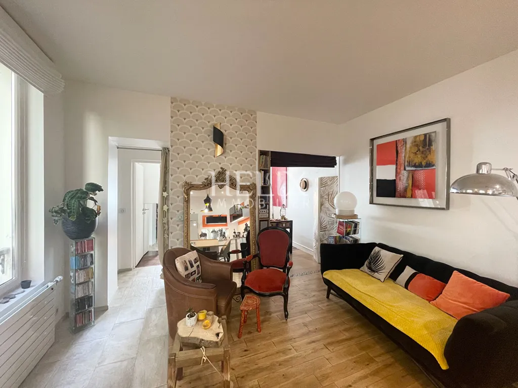 A vendre très bel appartement traversant de 85 M2 à Saint-Germain-en-Laye, profession libérale possible, 3 minutes du RER A.