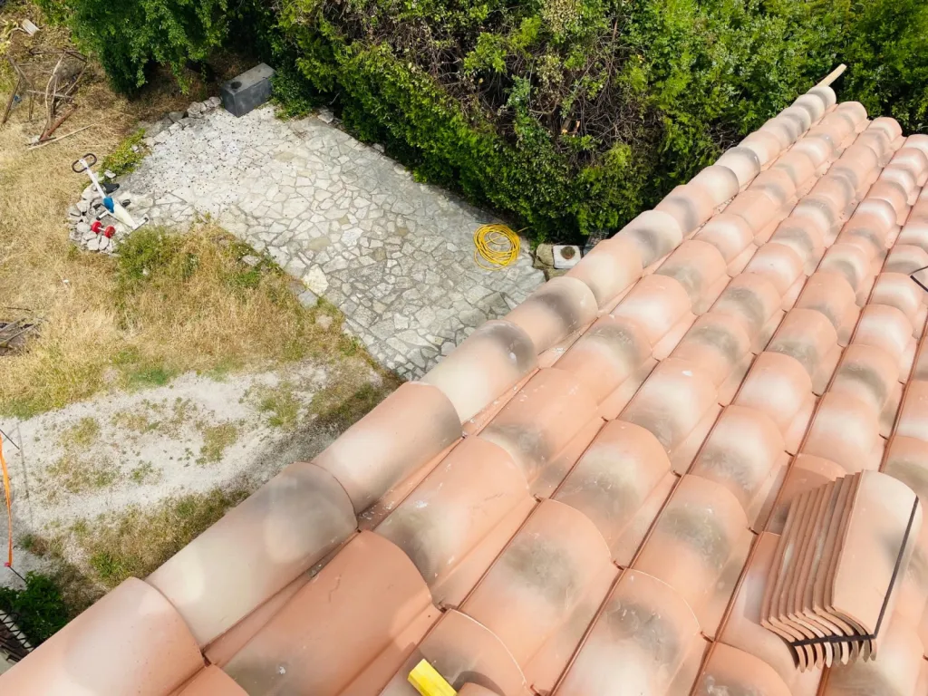 Remplacement d’une toiture de maison en tuiles Mécaniques Abeilles sur Aix en Provence