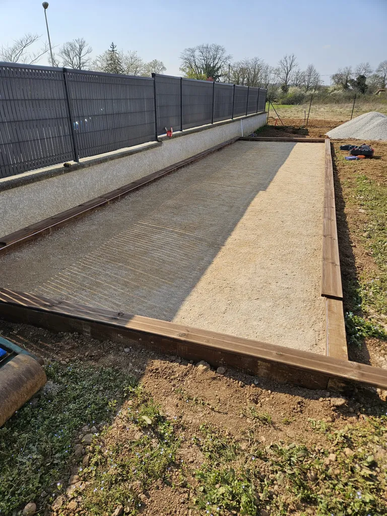 Création d'un terrain de pétanque sur mesure avec éclairage LED à Ambérieu-en-Bugey dans l'Ain