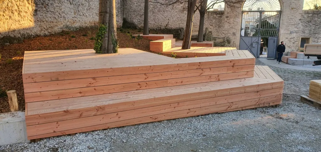 Conception d'une Terrasse bois Douglas sur mesure à Nîmes