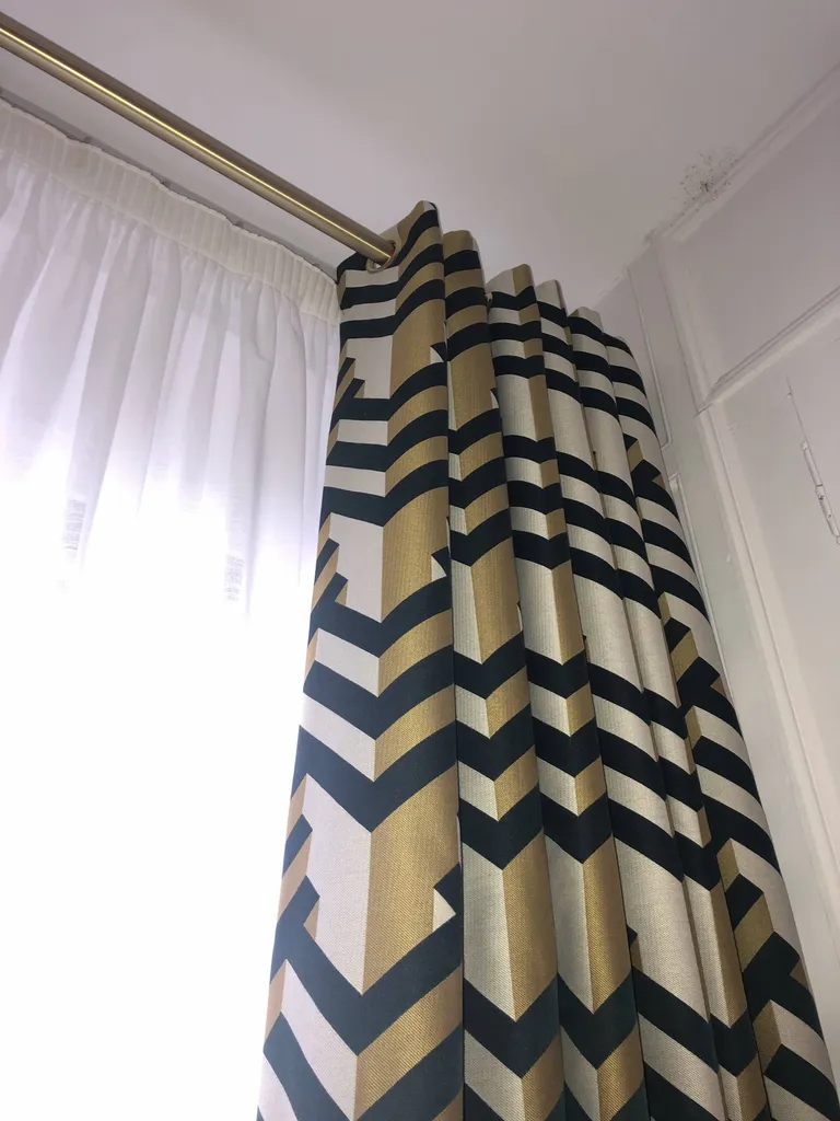 Confection de double rideaux en tête à œillets sur-mesure pour un appartement à Lyon 6