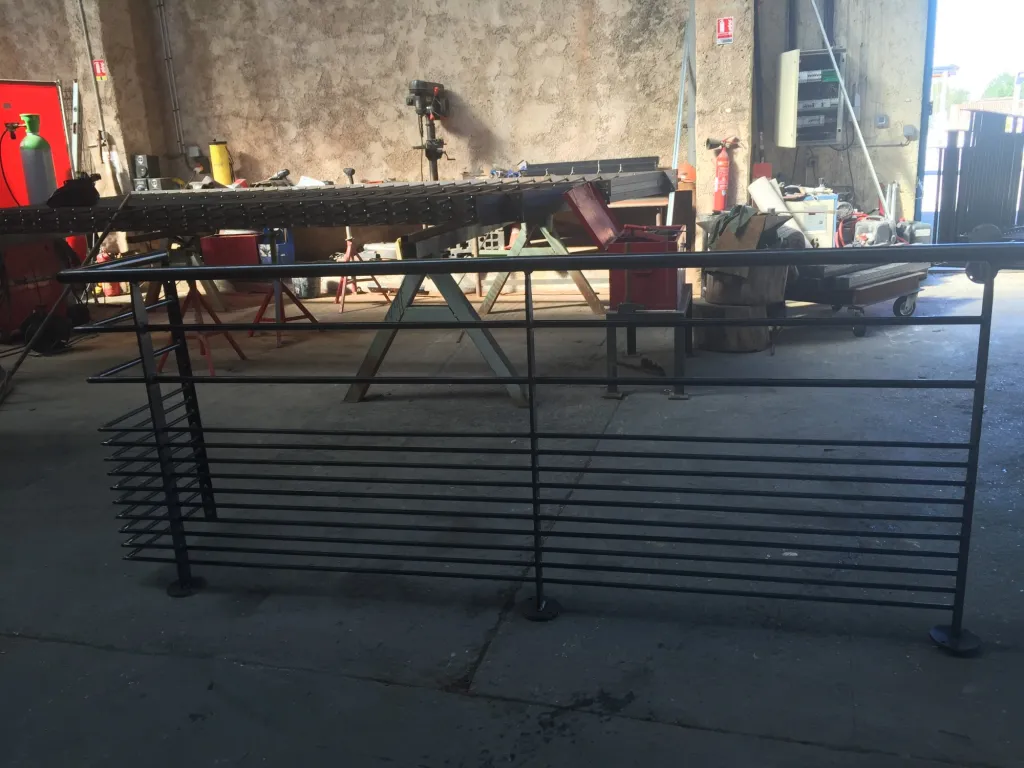 FABRICATION GARDES CORPS BARRIERES DE SECURITE SUR MESURE  FER FORGE PLEIN ET POSE POUR TERRASSE ESCALIER MEZZANINE AUBAGNE 13