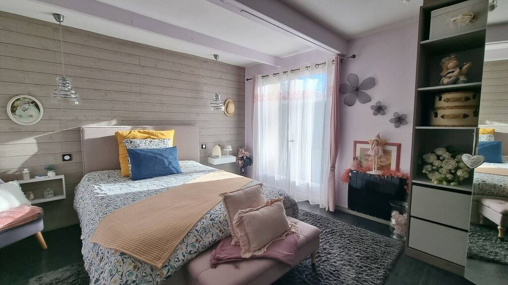 A vendre, belle longère avec gîte indépendant de 170 m², 4 chambres, située à 20 minutes de Dieppe 76200.