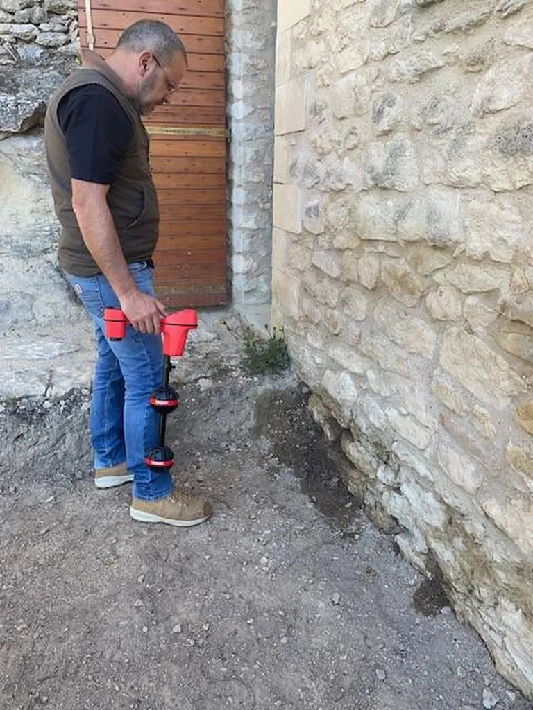 réparation de canalisation encastrée dans mur  par la technique de chemisage partiel ou packer  chez un particulier Apt 