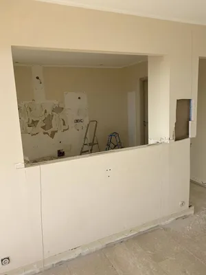 Réalisation de peintures des murs et plafonds dans une maison à Sanary