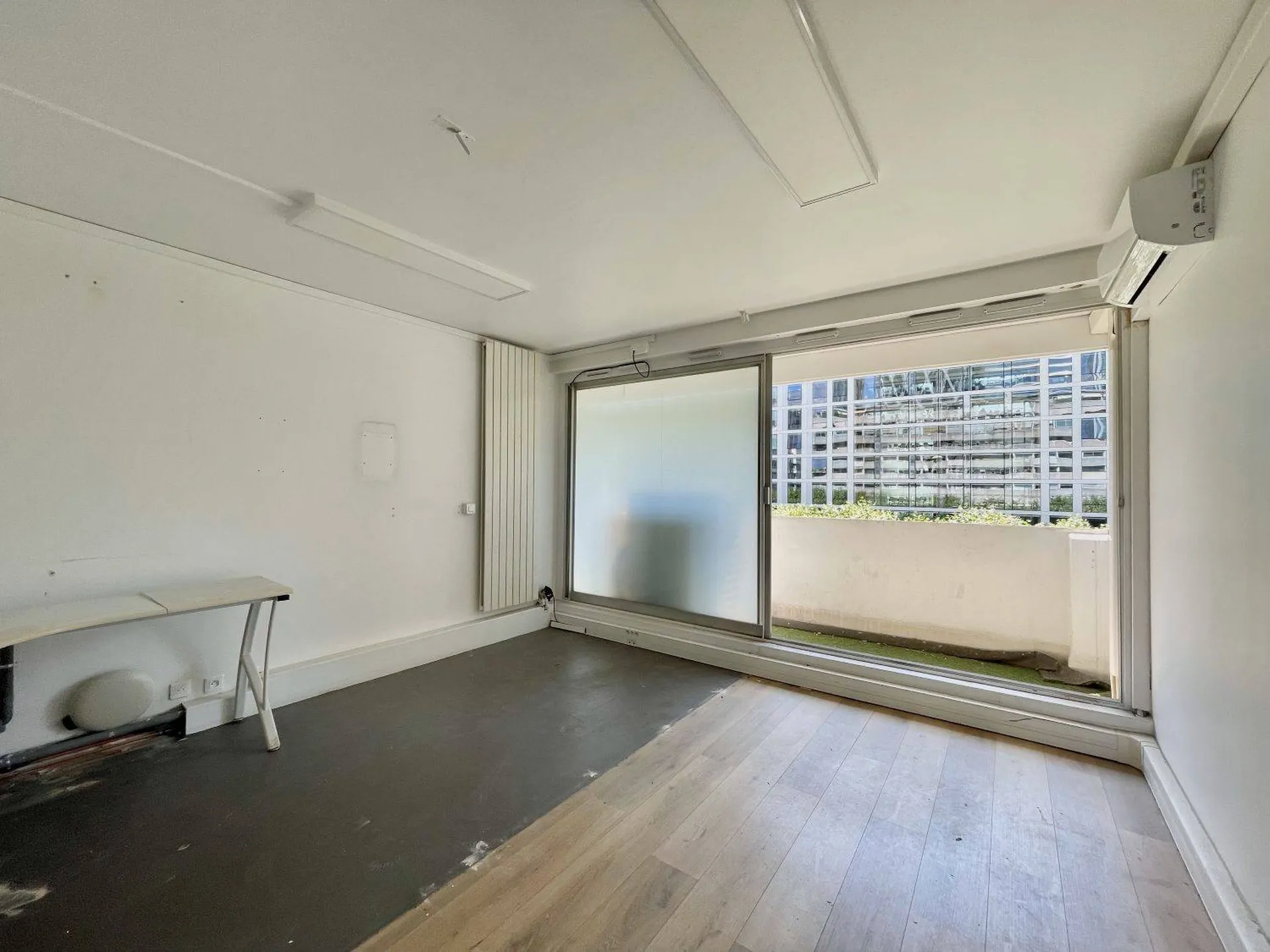 A vendre 3 pièces A Rénover Esplanade de la Défense - 92400