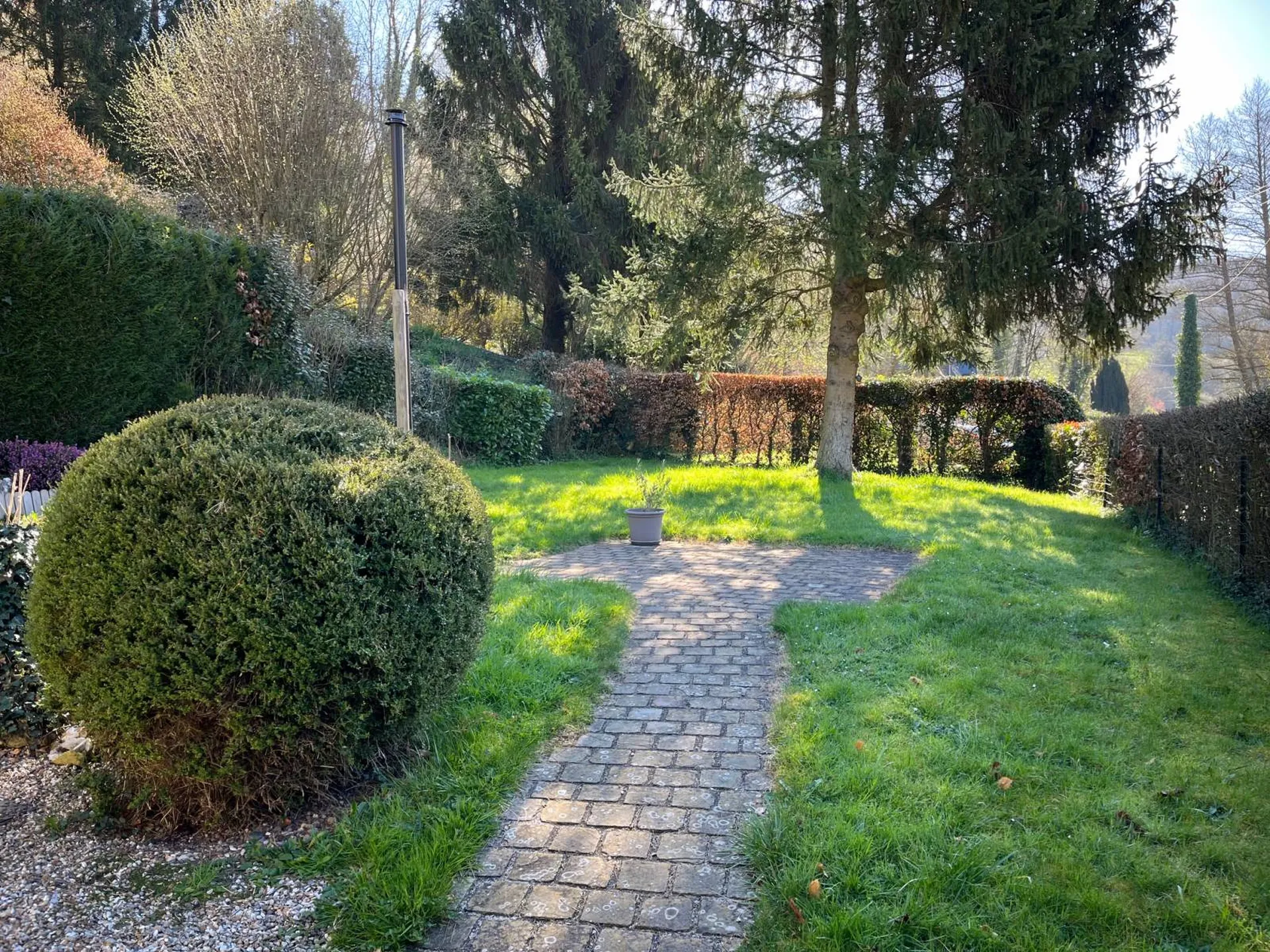 A vendre : Chaumière en très bon état général située à Rives en Seine