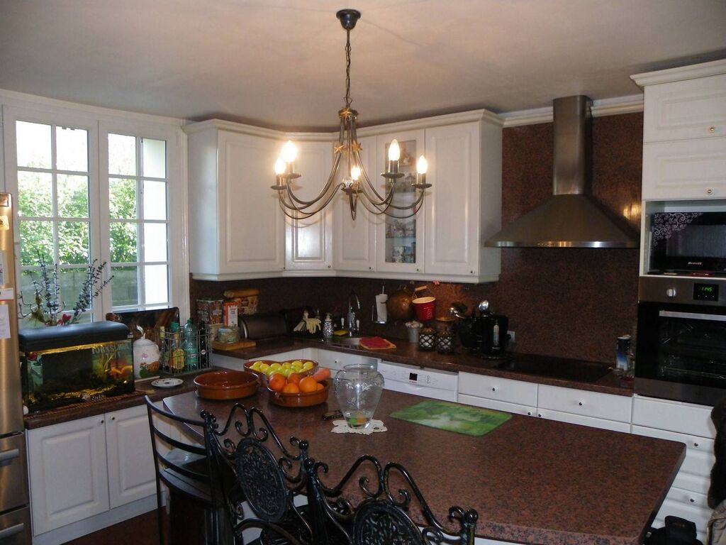 Acquérir une maison familiale bordée par une rivière à 5 minutes d'une gare, Calvados, 14100