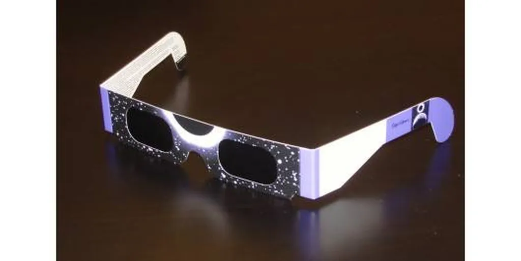 Lunettes éclipses en vente chez ASTRONOMIE ESPACE OPTIQUE à Bordeaux, Gironde, région Nouvelle Aquitaine.