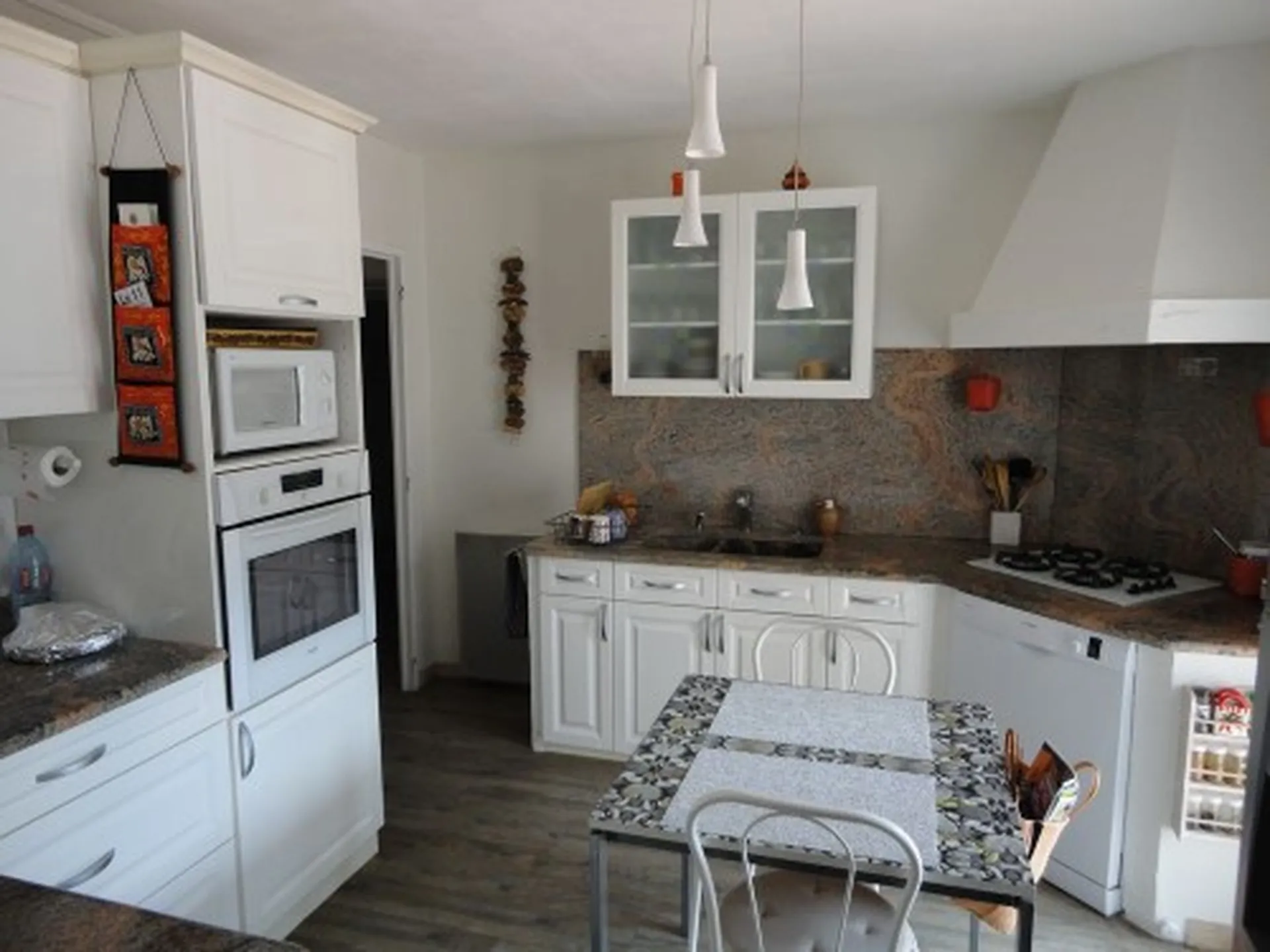  A vendre superbe villa  4 Roquefort La Bédoule dans quartier calme  avec terrain paysager