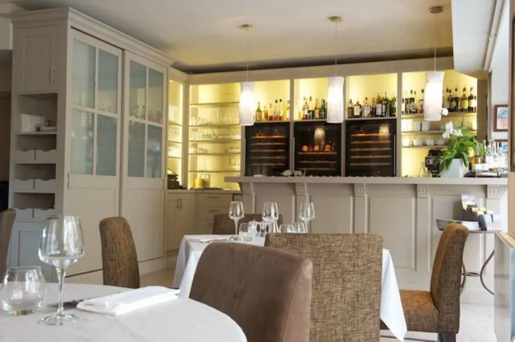 Le restaurant La Véranda à Menerbes décoré par Sacha Houant 