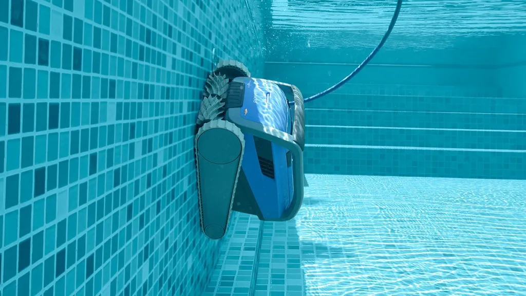 Robot de piscine - Dolphin M600 - Aquarev' Piscines - Vachère 04110