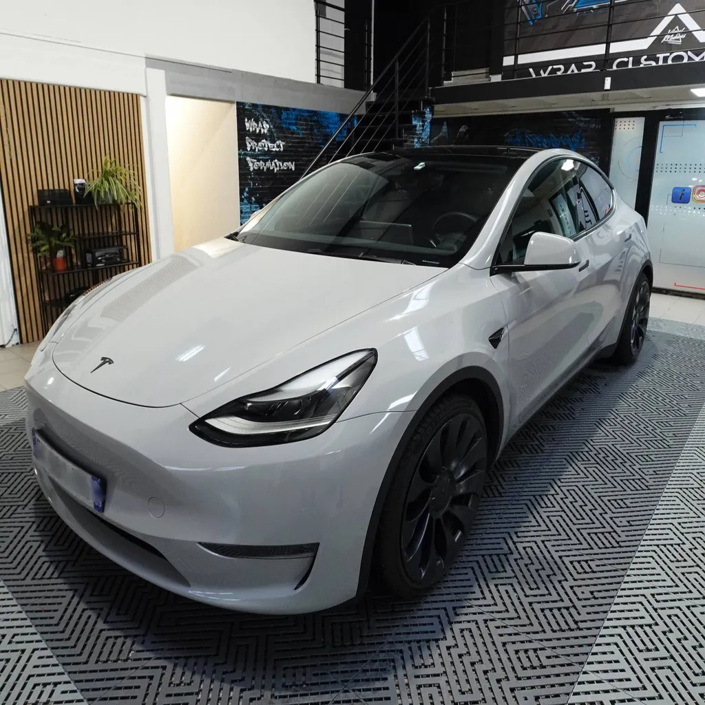 Tesla Model Y car wrapping 