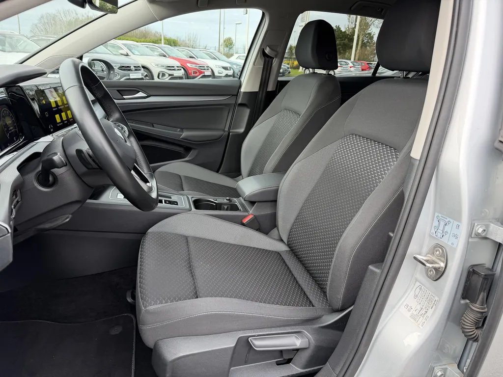 Vente Volkswagen Golf 8 d'occasion diesel à proximité du Havre : découvrez cette berline automatique avec garantie constructeur