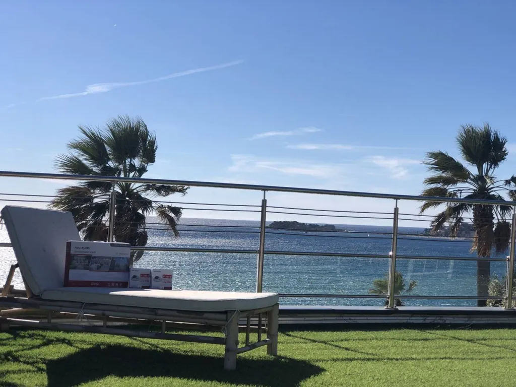 Vidéosurveillance pour terrasse d'un appartement à Sanary