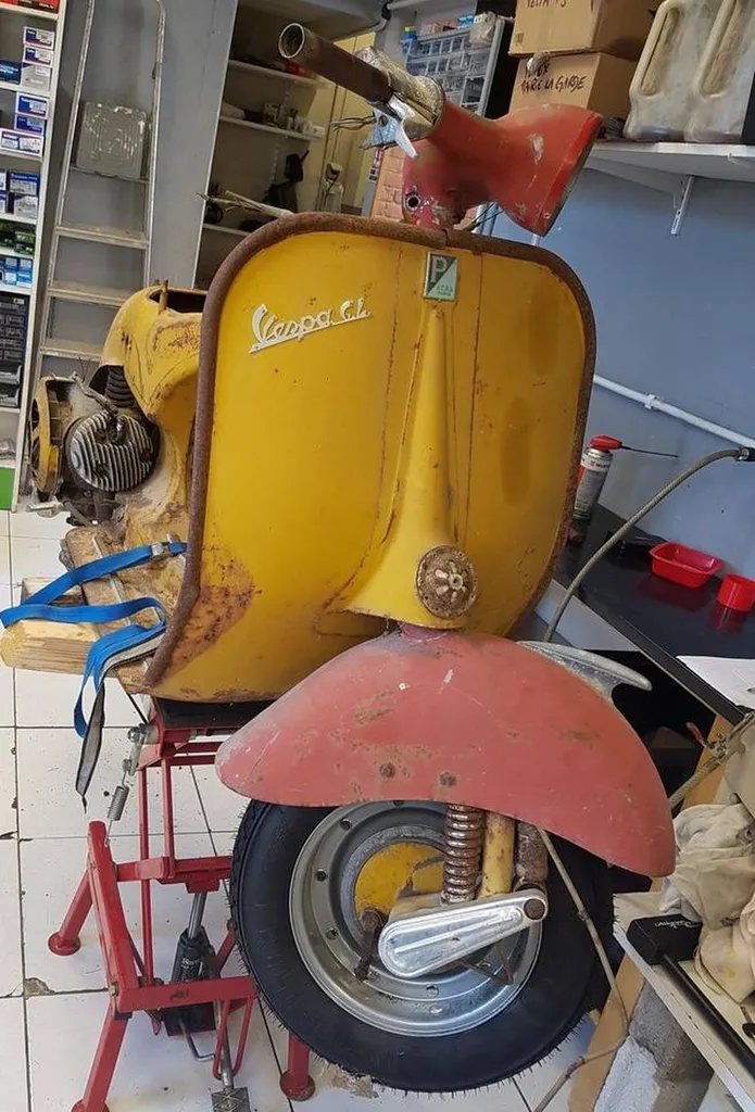 RESTAURATION VESPA GL 150 DE 1956 TOULON