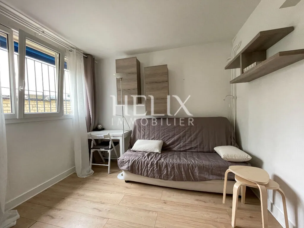 Chambre de service meublé avec goût d'environ 10 M² dans une jolie résidence 