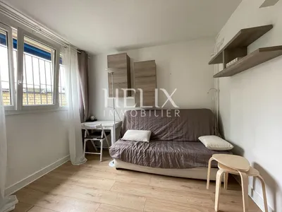 Chambre de service meublé avec goût d'environ 10 M² dans une jolie résidence 