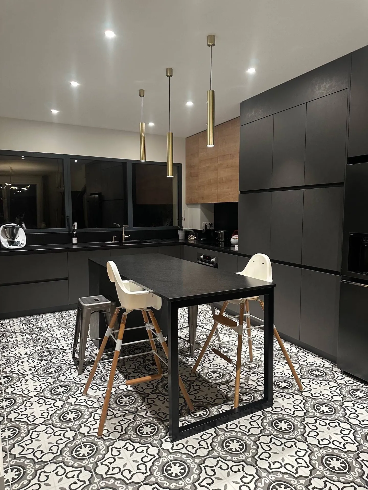 cuisiniste posant des cuisine modernes à tassin la demi lune