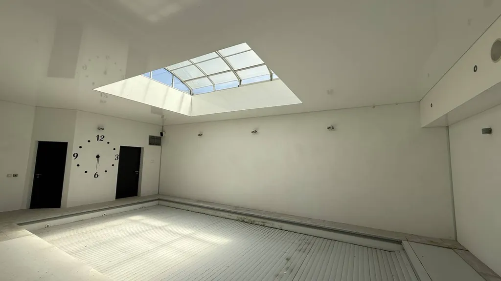 choisir un plafond tendu pour une piscine intérieure - Plafonds Tendus Occitans Pau