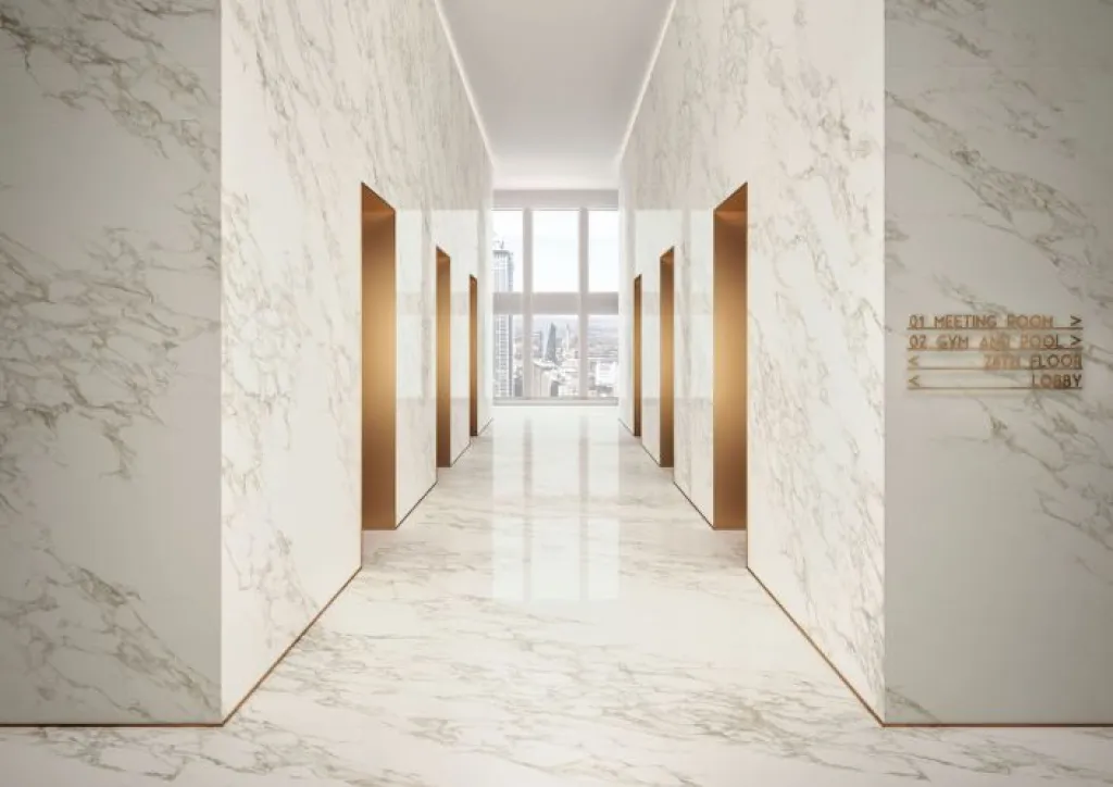 Le carrelage aspect marbre MARBLE EXPERIENCE est idéal pour sublimer les halls et pièces de réception à Rouen.