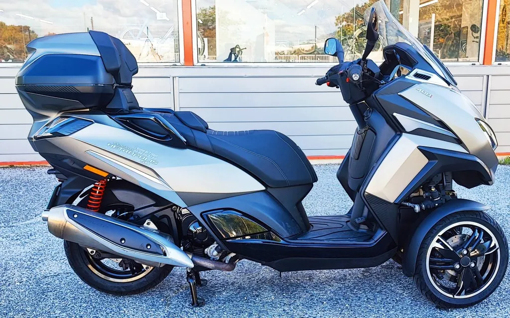 SCOOTER OCCASION PEUGEOT METROPOLIS SW du 04/2023 avec 15000 km.
