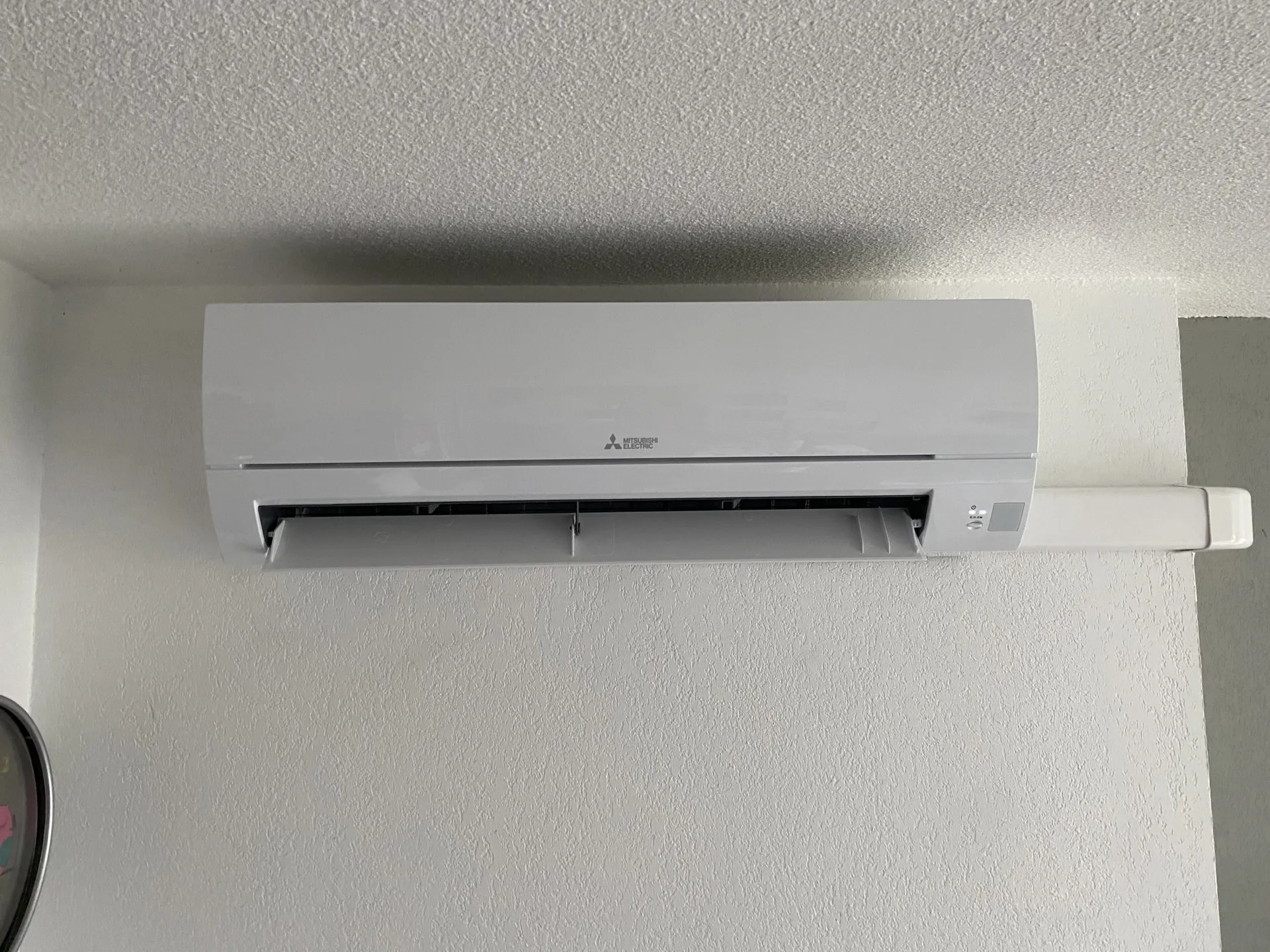 Remplacement de radiateur électrique par pompe à chaleur air air réversible avec prime CEE à Gagnac-sur-Garonne, travail professionnel.