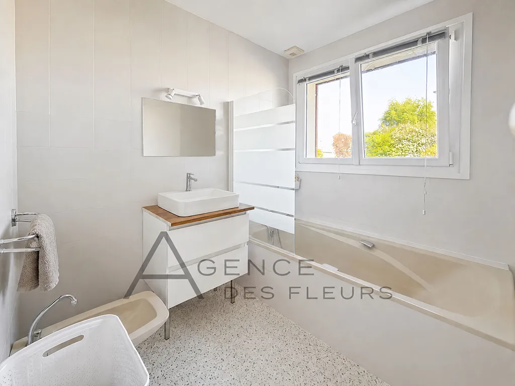 A vendre maison de 122 m² édifié sur 714 m² de terrain sur la commune de CLÉON 76410