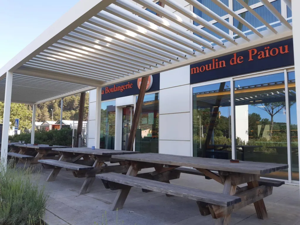 Moulin du paiou aix en provence pergola lames orientables