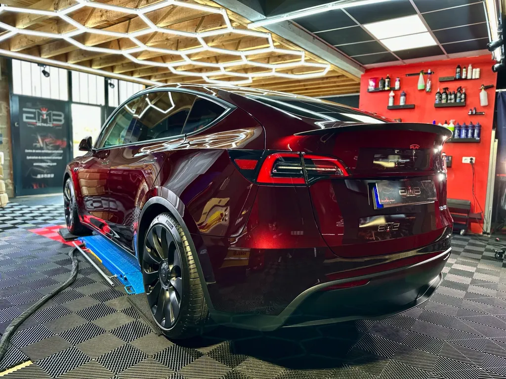 detailing auto Lyon traitement céramique protection PPF face avant contre les rayures Tesla model Y Lyon 