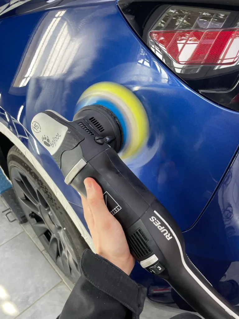 Polissage carrosserie véhicule tesla  Antibes