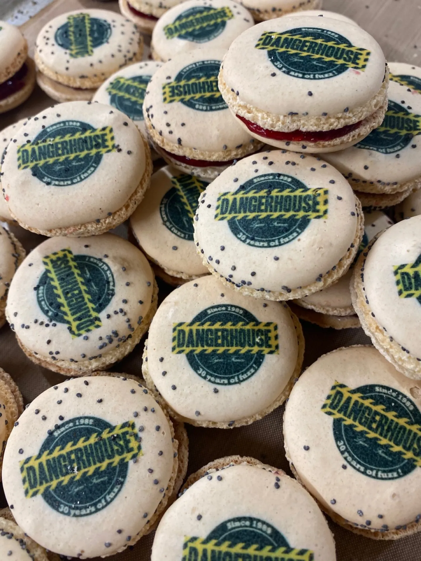 Macarons  personnalisés avec logo d'entreprise à lyon